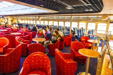 yolcu feribot içinde bekletin