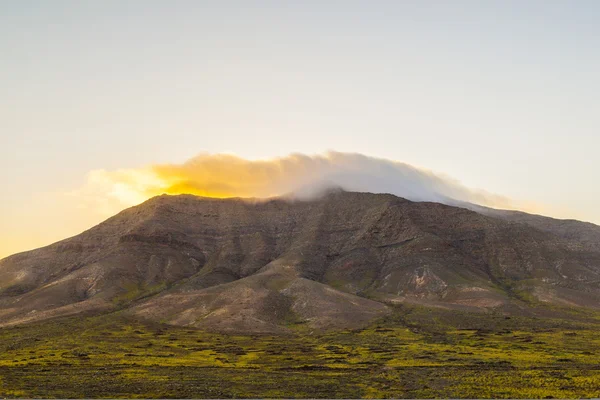 Lever de soleil sur les montagnes Femes à partir de Playa Blanca, Lanzarote — Photo