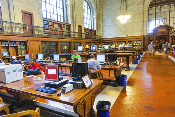 Estudo na Biblioteca de Nova York — Fotografia de Stock