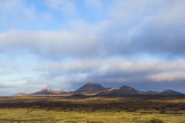 Vulcões extintos no Parque Nacional de Timanfaya, Lanzarote — Fotografia de Stock