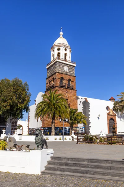 Słynnej wieży zegarowej i Kościół nuestra senora de guadalupe w — Zdjęcie stockowe