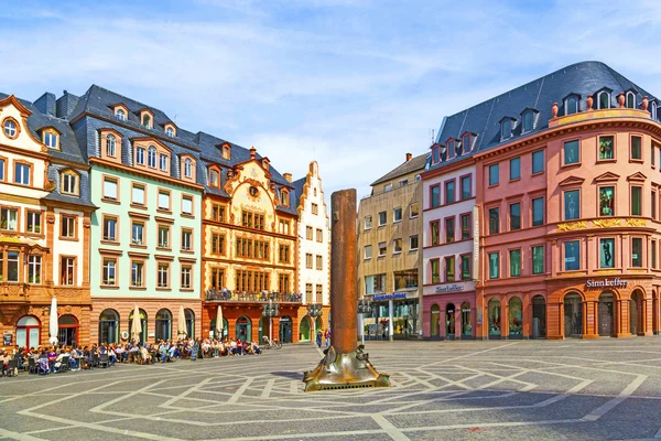 Old buildings with beautiful facades at the market square in Mai — Stock Photo, Image