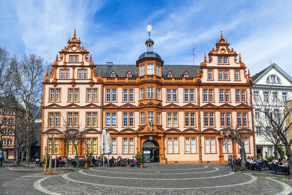 Fasad av gutenberg hus i mainz — Stockfoto