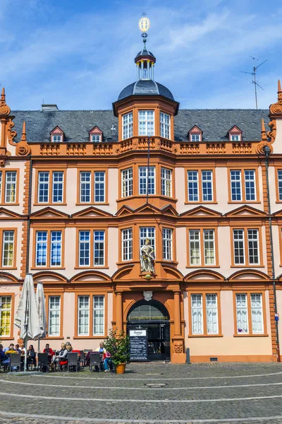 Gevel van gutenberg huis in mainz — Stockfoto