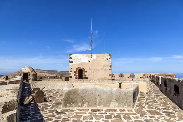 Zamek Santa barbara usytuowane na górze guanapay, teguise, lanzarot — Zdjęcie stockowe