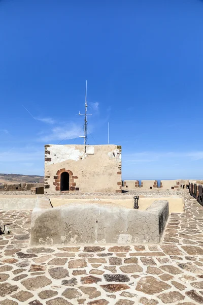 Santa Barbara-kastély a hegyen Guanapay, Teguise, Lanzarot — Stock Fotó