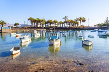 charco de san gines, arrecife eski limanına teknelerle