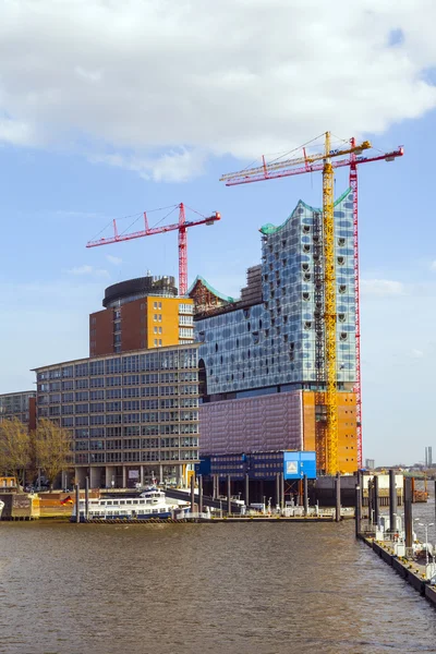 Строящийся концертный зал Elbphilharmonie в Гамбурге, Германия — стоковое фото