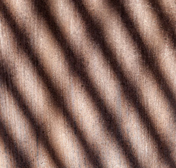 Patroon van roestig schoorsteen met weerspiegeling van zoon — Stockfoto