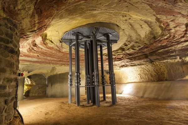 Berühmte schlossberghöhle aus sandstein in homberg — Stockfoto