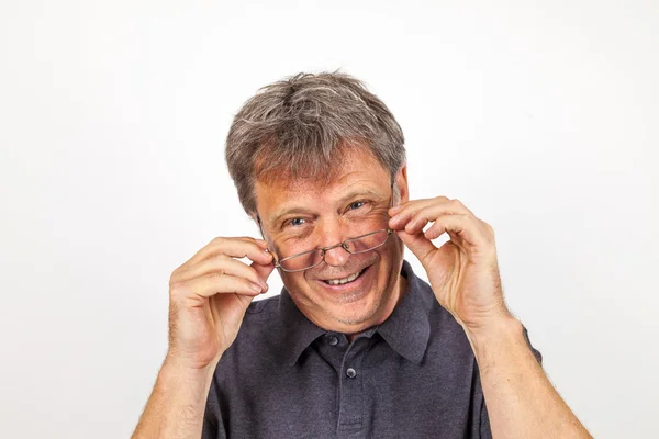 Retrato de homem bonito com óculos de leitura — Fotografia de Stock