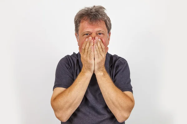 Porträtt av gestikulerande stilig man i sorg — Stockfoto