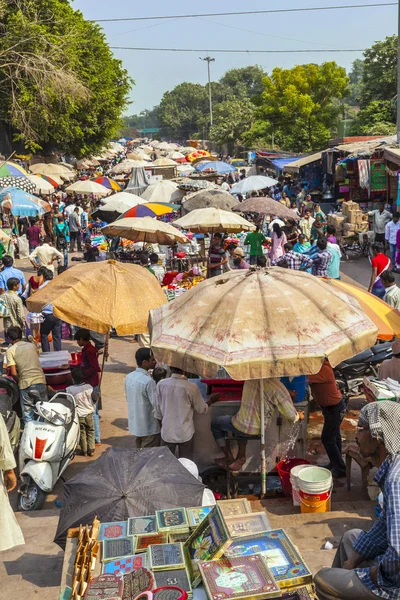 Schnäppchen und Einkäufe auf dem jama mashid Basar — Stockfoto