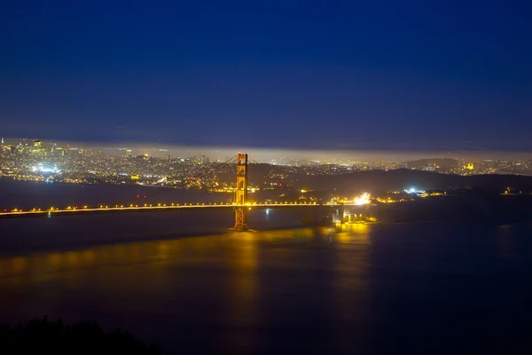 Beroemde golden gate brug bij nacht — Stockfoto