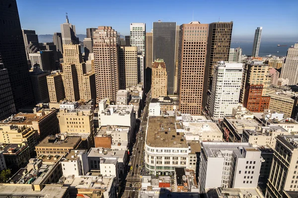 Wolkenkratzer in der Innenstadt von San Francisco am späten Nachmittag — Stockfoto