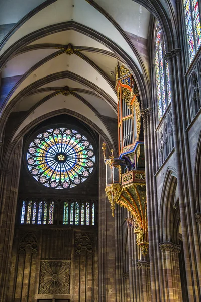 Ventana de la iglesia en Strasbourg Cathedral —  Fotos de Stock