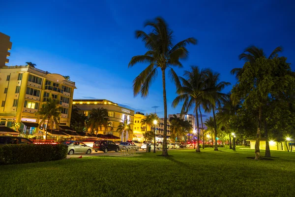 Nocny widok na ocean drive w south miami — Zdjęcie stockowe