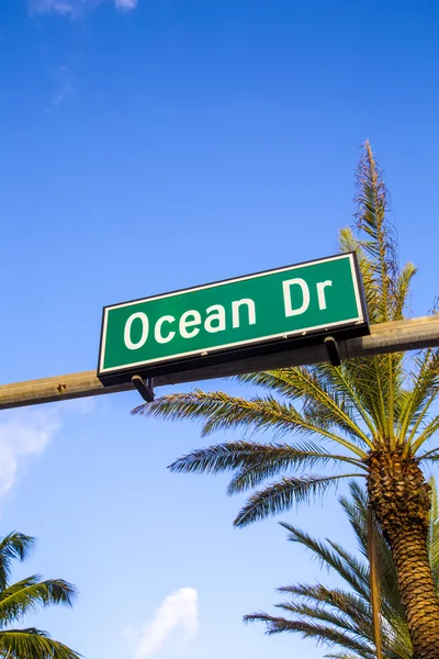 Sinal de rua de rua famosa Ocean Drice em Miami Sul — Fotografia de Stock