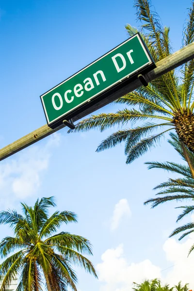 Panneau de rue de la célèbre rue Ocean Drice à Miami Sud — Photo