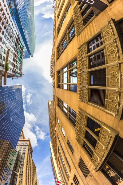 Blick auf historischen und modernen Wolkenkratzer in der Innenstadt von Houston — Stockfoto