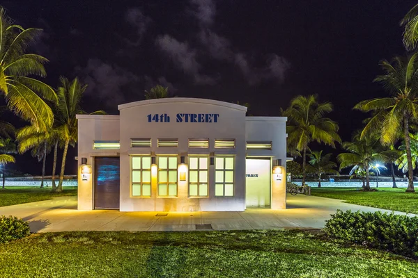 Nacht uitzicht op oceaan rijden in Zuid-miami — Stockfoto