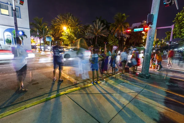 Vedere de noapte la Ocean drive în South Miami — Fotografie, imagine de stoc