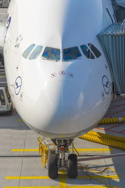 Repülőgép kész a beszállásra — Stock Fotó