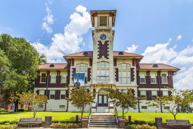 charles Gölü ünlü tarihi Belediye