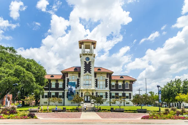 Famous historic city hall in Lake Charles — Stock Photo, Image