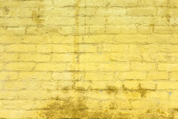 Vieux mur de briques peint en jaune — Photo