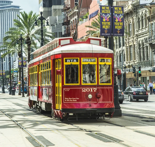 Red trolley streetcar on rail in New Orleans French Quarter — Stock Photo, Image