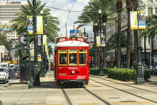 Red trolley streetcar on rail in New Orleans French Quarter — Stock Photo, Image