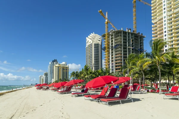 Skyskrapa på sunny isles beach i miami, florida — Stockfoto