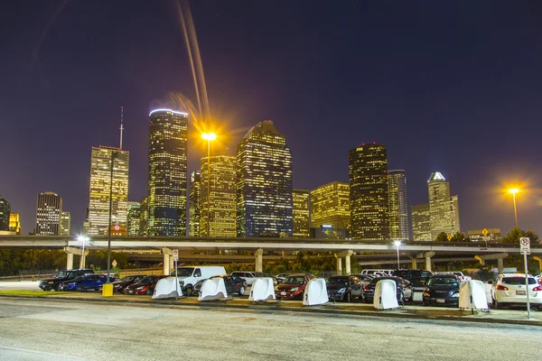 Widok na centrum houston w nocy od parkingu — Zdjęcie stockowe