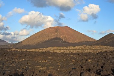 vulcanic peyzaj yokoldu vulcano altında