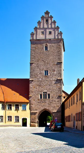 Noerdlinger gate in famous old romantic medieval town of Dinkel — Stockfoto