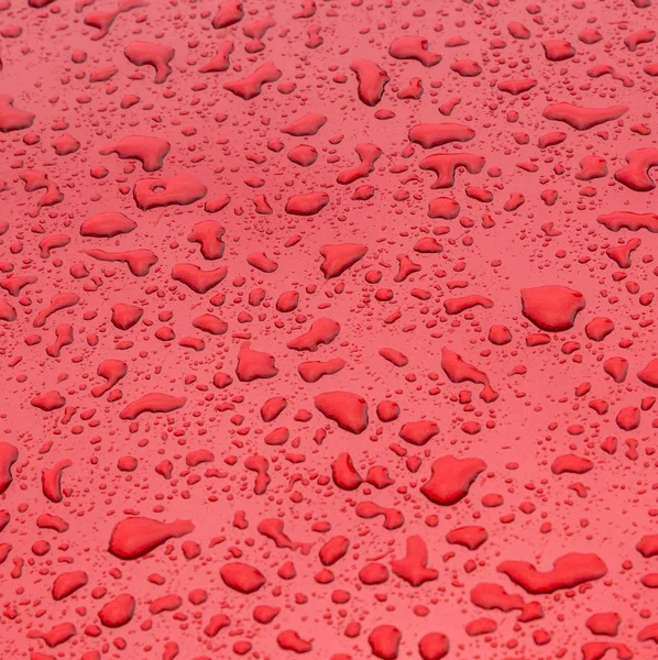 damla su armonik yapısı metal yüzeye verir.