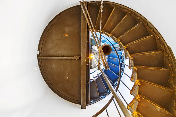 Point arena deniz feneri olarak döner merdiven — Stok fotoğraf