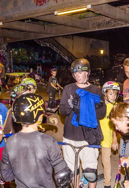 World scooter champ Dakota Schuetz shows some of his tricks and — Stock Photo, Image