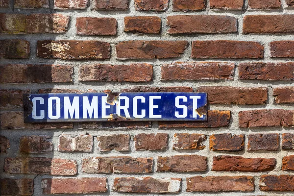 Viejo esmalte calle signo Comercio Carretera — Foto de Stock
