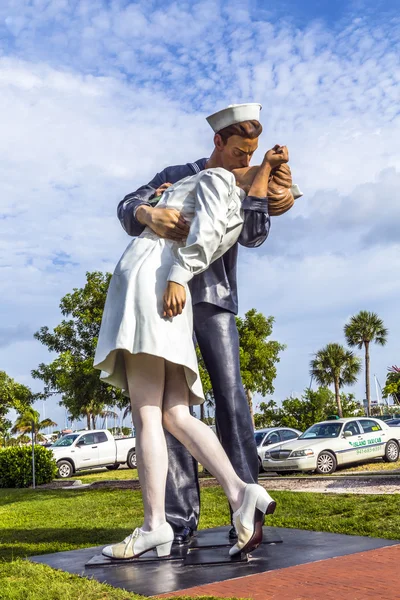 Statyn Ovillkorlig kapitulation av seward johnson — Stockfoto