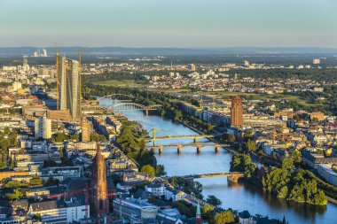 ecb bina ile Frankfurt Hava