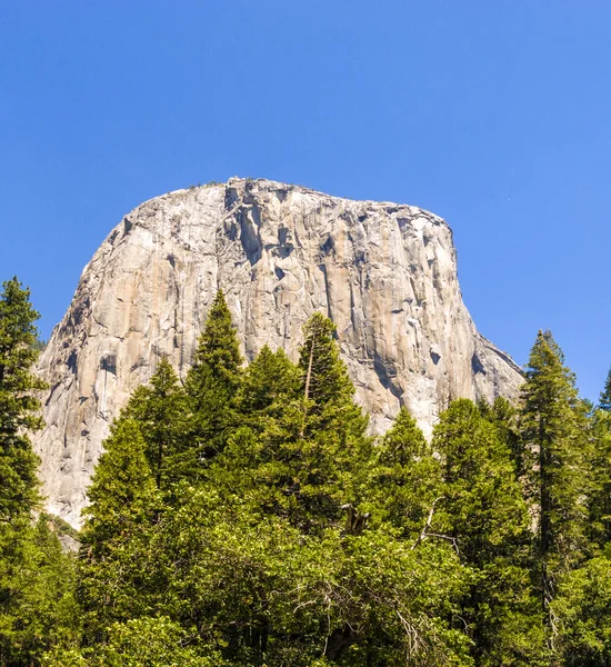 Berühmte Felsformation im romantischen Tal des Yosemite — Stockfoto