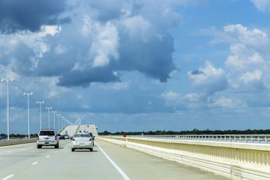 biloxi Körfezi köprüyü geçtikten