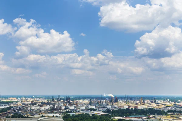 Vista desde Baton a las refinerías de petróleo — Foto de Stock