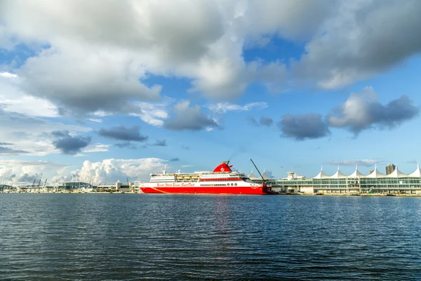 Navio de cruzeiro Resorts mundo bimini super rápido em casa doca — Fotografia de Stock
