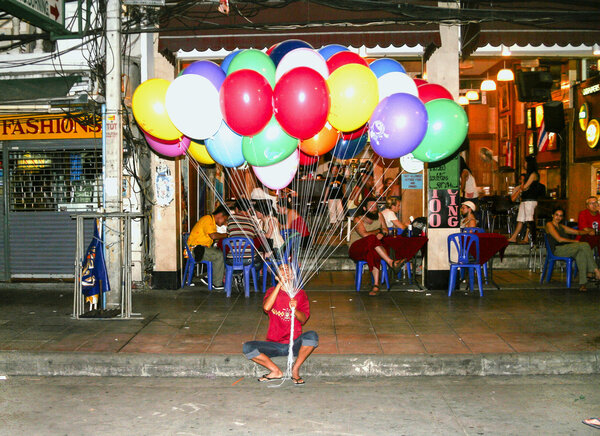 Man sells balloons in Khao San Road