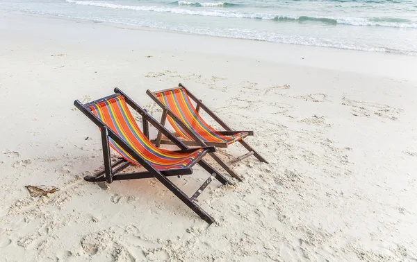 Chaise de toile à la plage — Photo