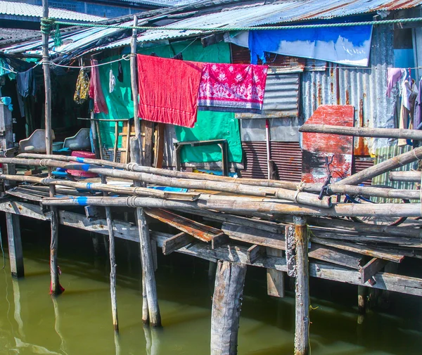 Fishermans hut in Koh Samet on the water — Stock Photo, Image