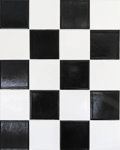 Black and white wall tiles in harmonic pattern — Stockfoto